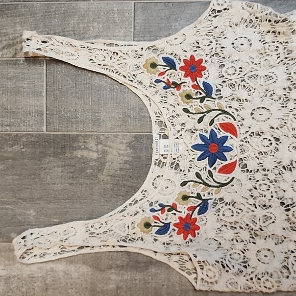 Forever 21 brand Layering lace tank top - Picture 6 of 8